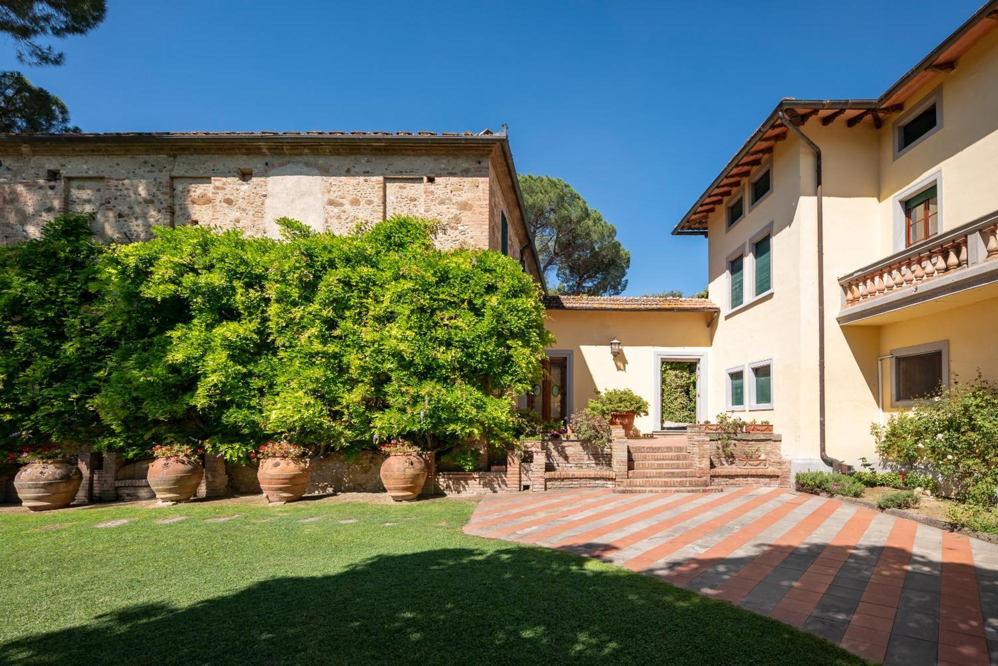 Agriturismo Bio Fattoria Bacio チェルタルド エクステリア 写真